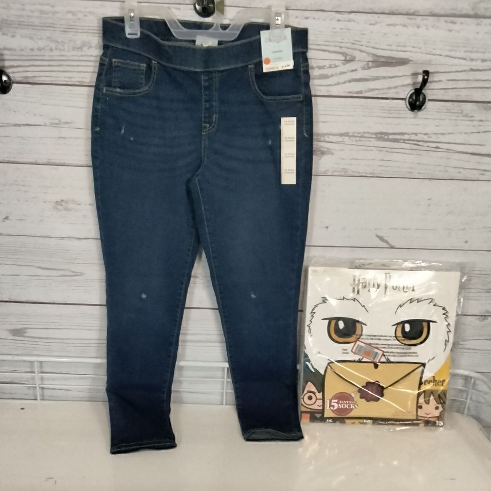 NWT: "Cat & Jack" "Wizarding World" girls jeggins and socks